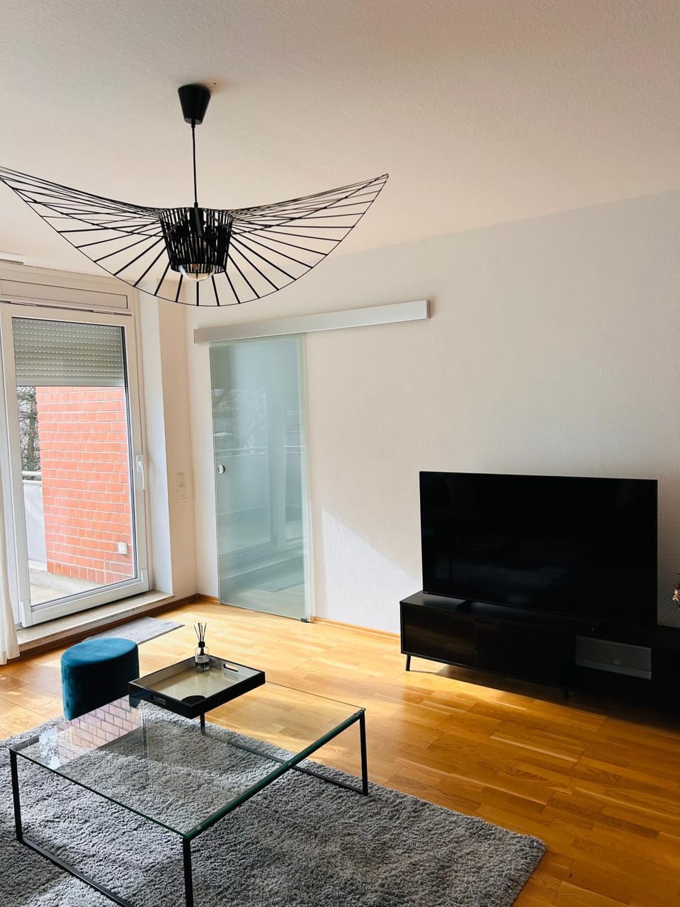 TV and multimedia, Living room, Seating area, Evening entertainment