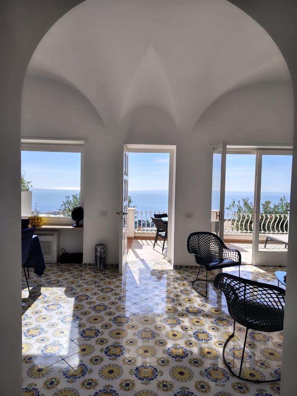 Natural landscape, View (from property/room), Balcony/Terrace, Living room, Seating area, Sea view