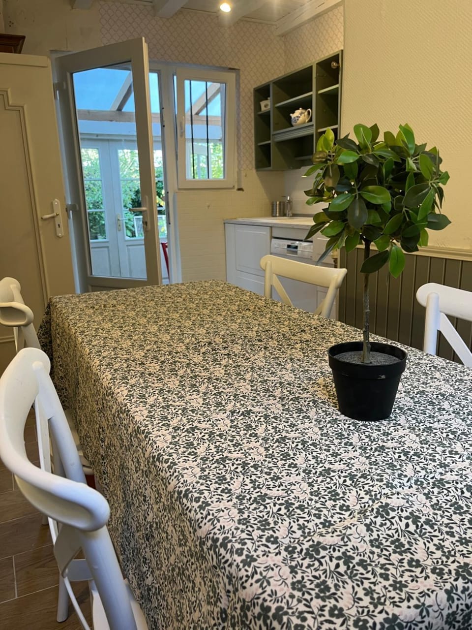 Maison privée de 70m2 avec pergola Et jardin à 15min centre de Strasbourg Chez Regine House in Strasbourg