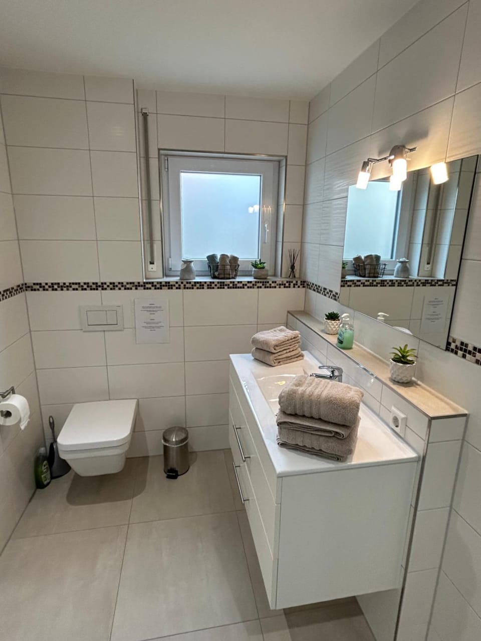 Toilet, Bathroom, towels