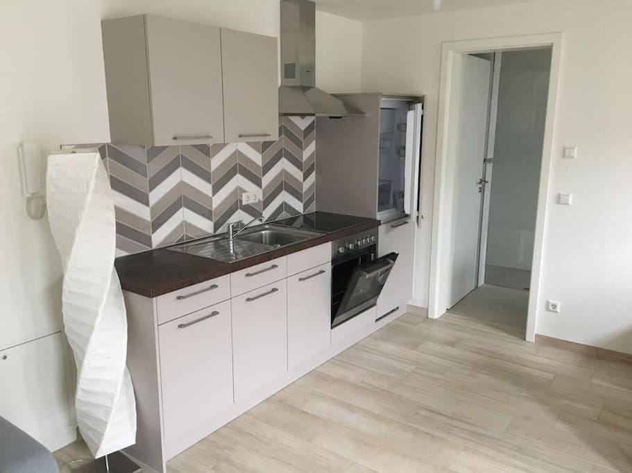 Kitchen or kitchenette, pet friendly, stove