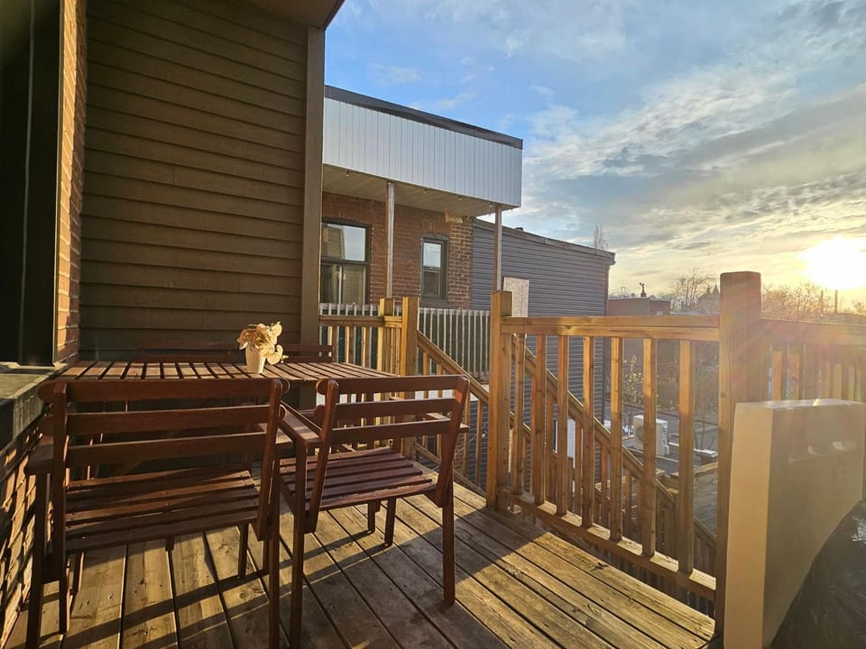 Le Mont-Royal Sky by HomeInMontreal Apartment in Laval