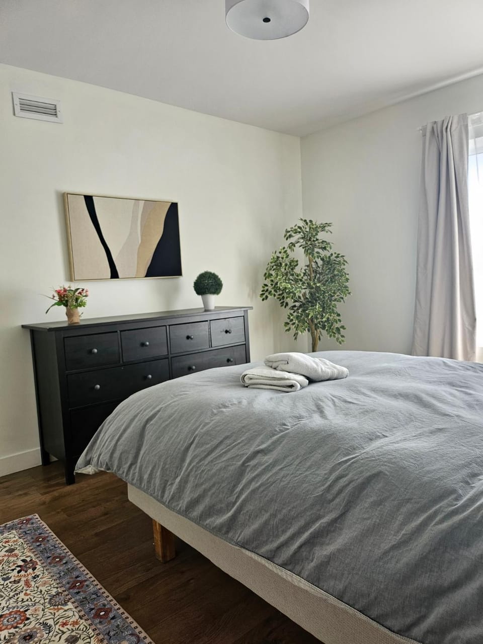 Le Mont-Royal Sky by HomeInMontreal Apartment in Laval
