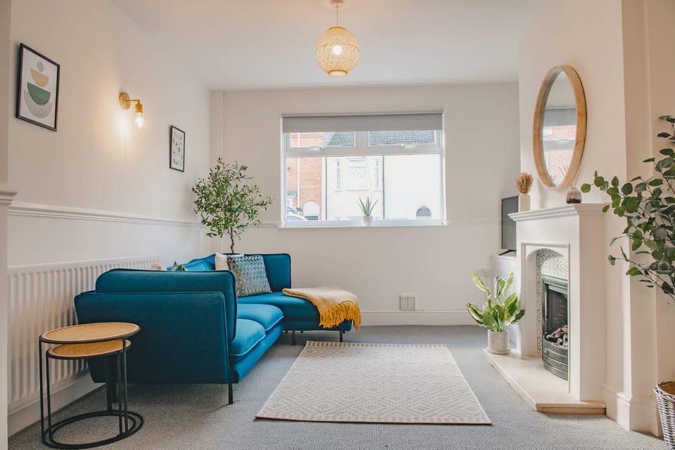 Modern 3 Bedroom Home in Central Rugby House in Rugby