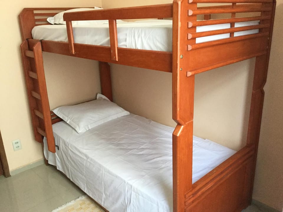 Bedroom, bunk bed