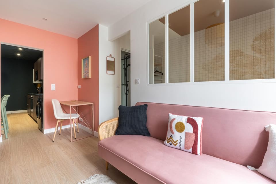 Bed, Living room