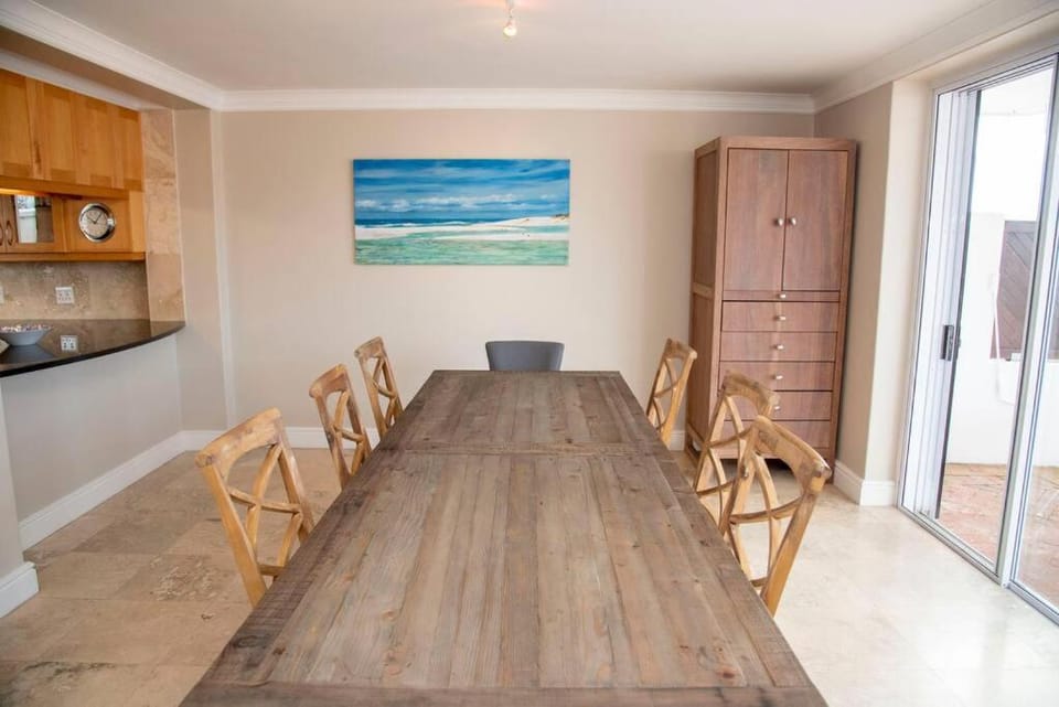WATERFRONT -NEW LISTING LUXURY 4 BED ON THE WATER House in Knysna