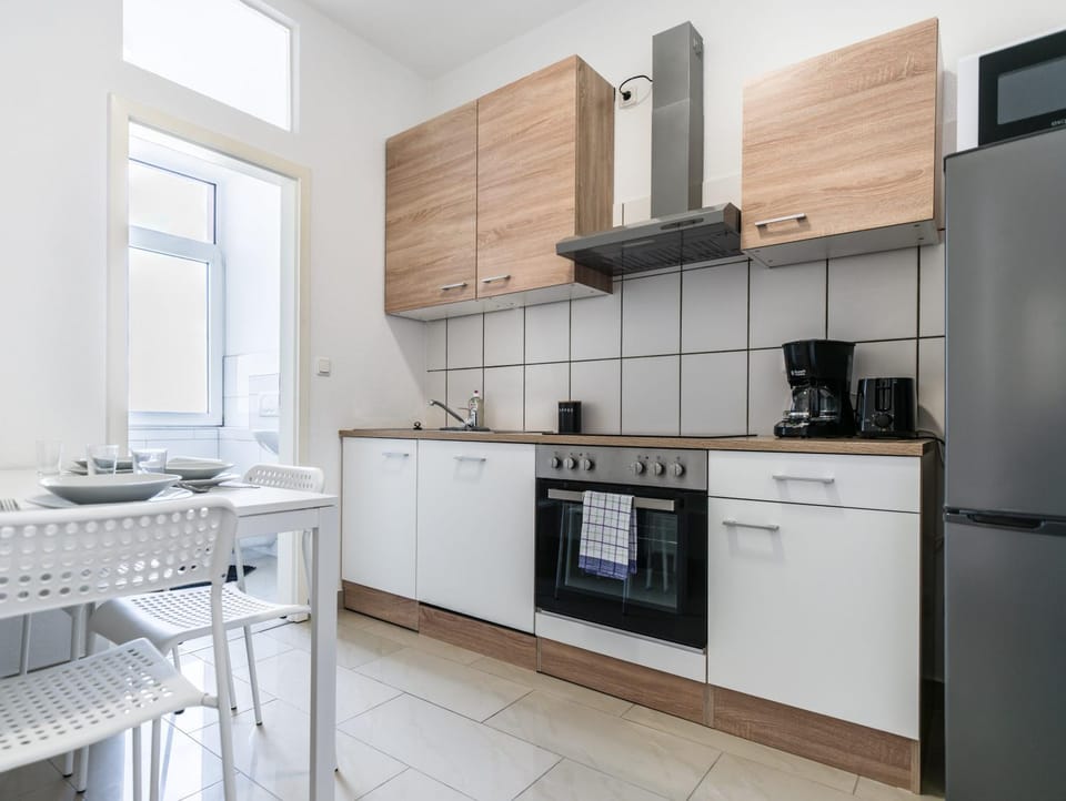 Coffee/tea facilities, Kitchen or kitchenette, Dining area, pet friendly, stove