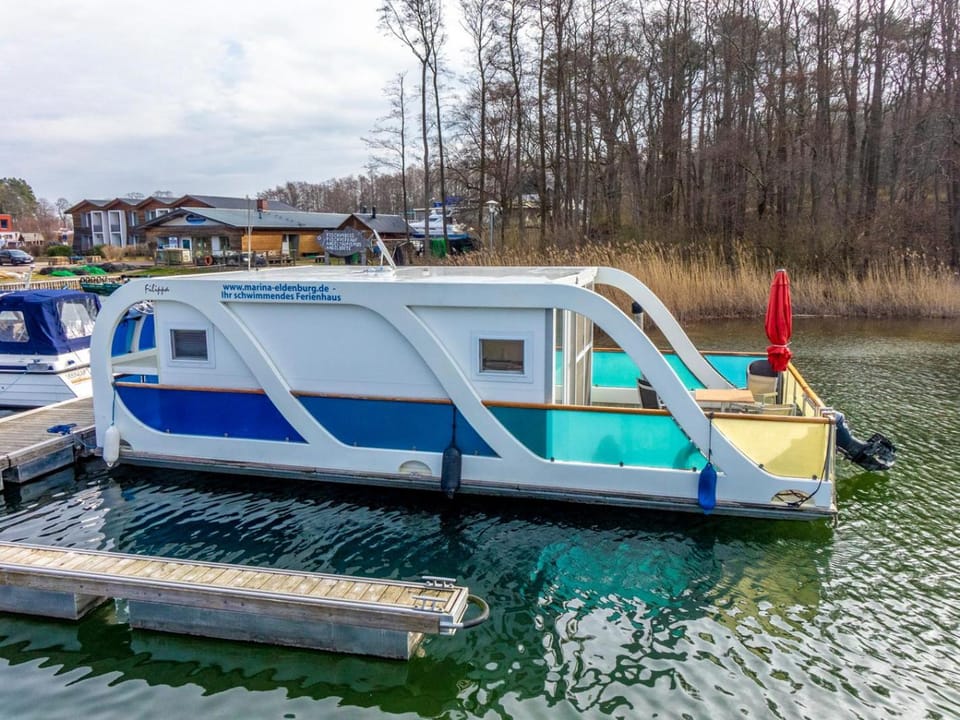 Filippa Docked boat in Waren