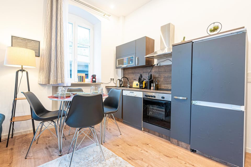Kitchen or kitchenette, Seating area, Dining area, oven, kitchen