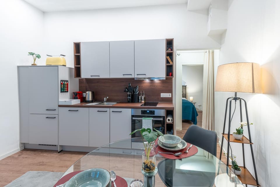 Coffee/tea facilities, Kitchen or kitchenette, oven