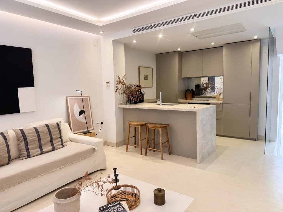 Kitchen or kitchenette, Seating area