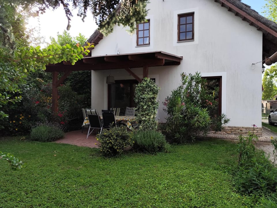Sunshine Villa Fonyódliget Apartment in Hungary