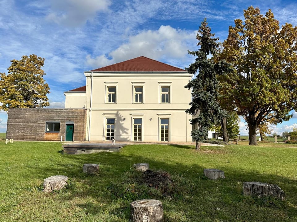 Zámek Jenišovice Apartment hotel in Czechia