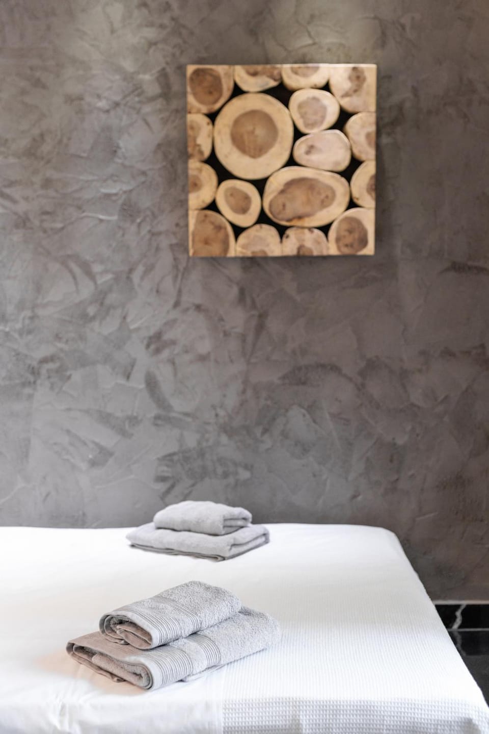 Bed, Decorative detail, towels