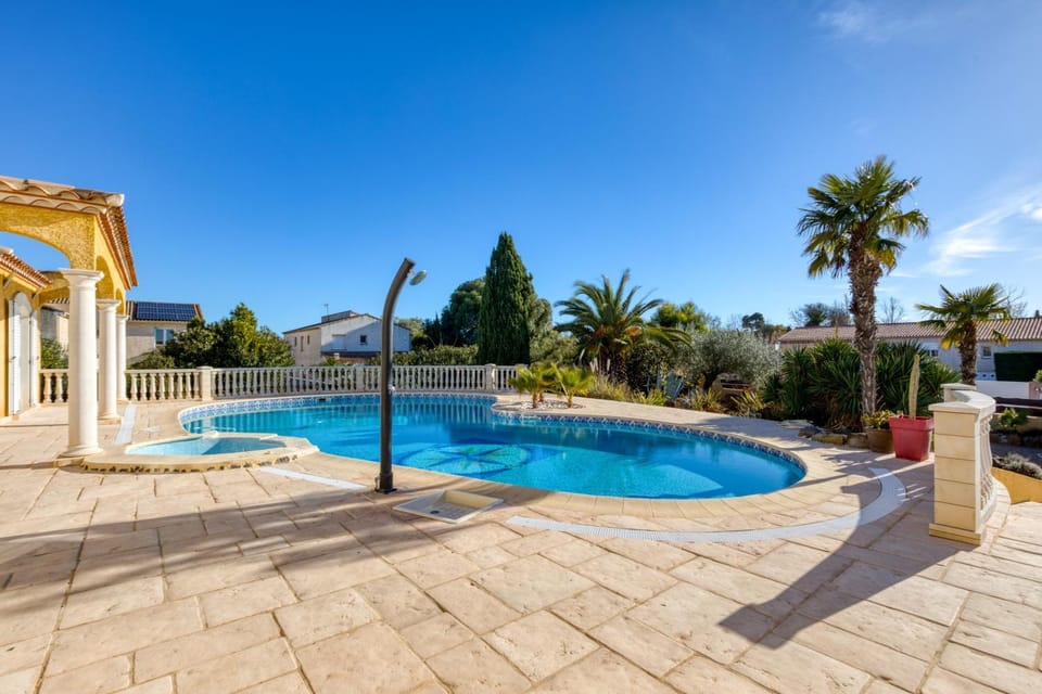 Property building, Swimming pool