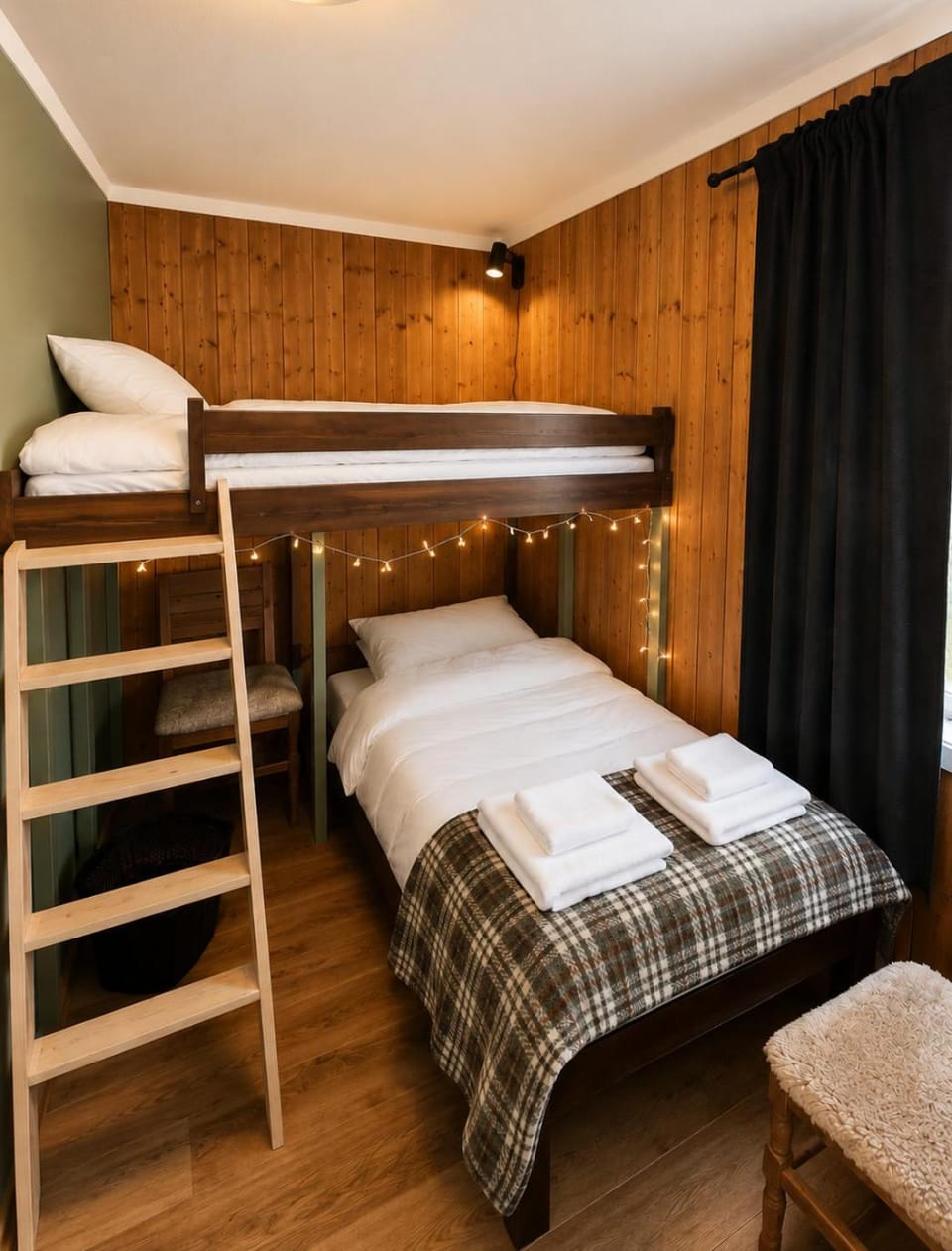 Bed, TV and multimedia, Bedroom, bunk bed