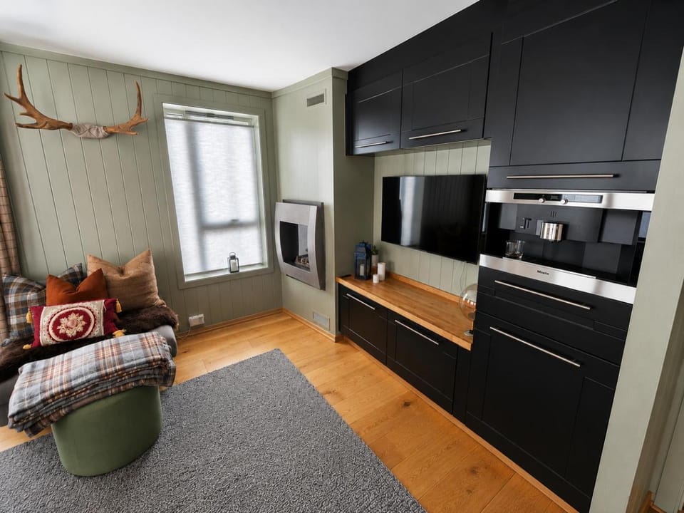 TV and multimedia, Coffee/tea facilities, View (from property/room), Seating area, fireplace