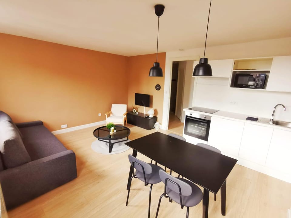 TV and multimedia, Kitchen or kitchenette, Living room, Dining area