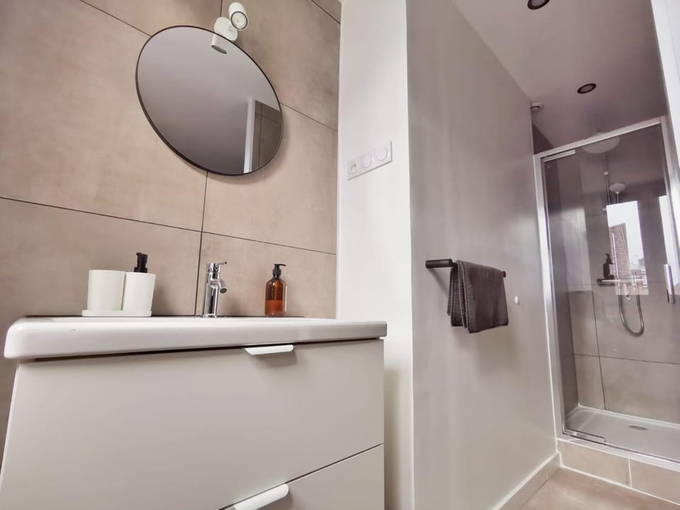 Shower, Bathroom