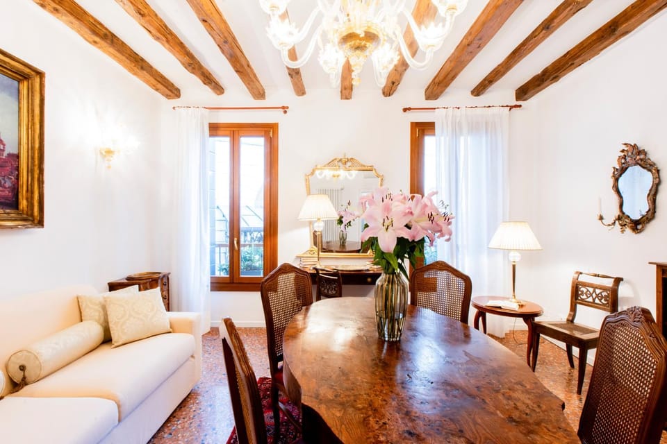Living room, Decorative detail, Seating area