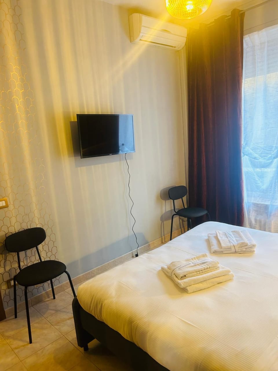 Bed, TV and multimedia, Photo of the whole room, towels, air conditioner
