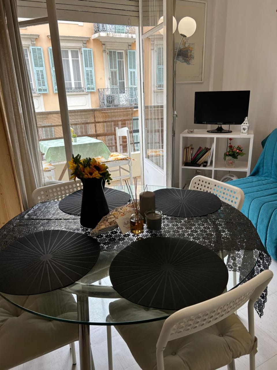 TV and multimedia, Living room, Dining area, Evening entertainment