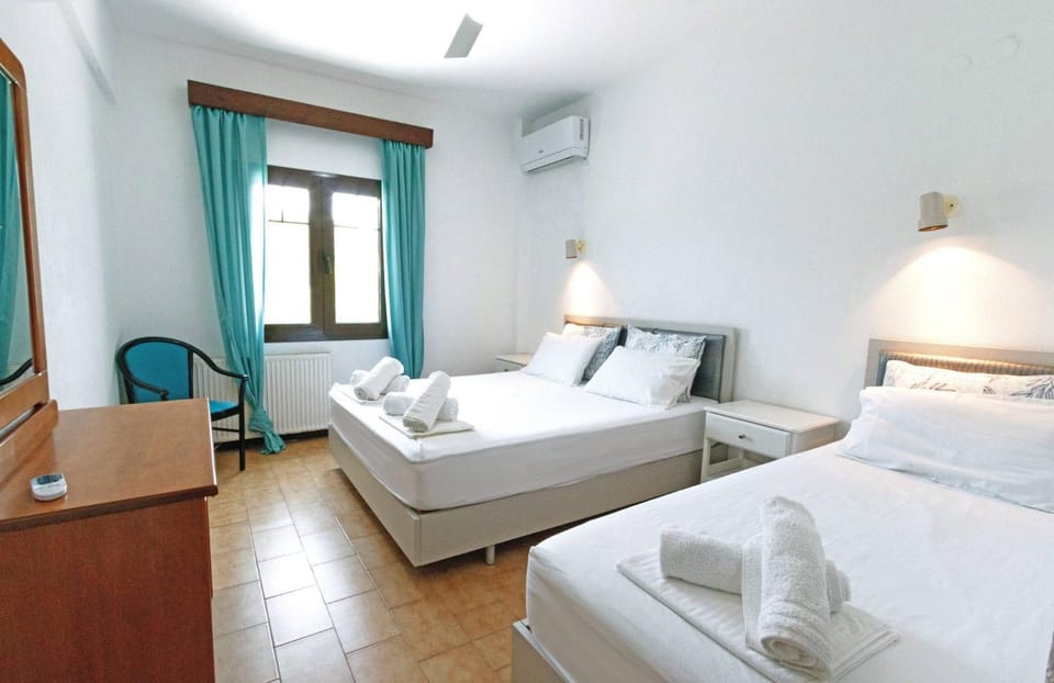 Bed, Bedroom, air conditioner