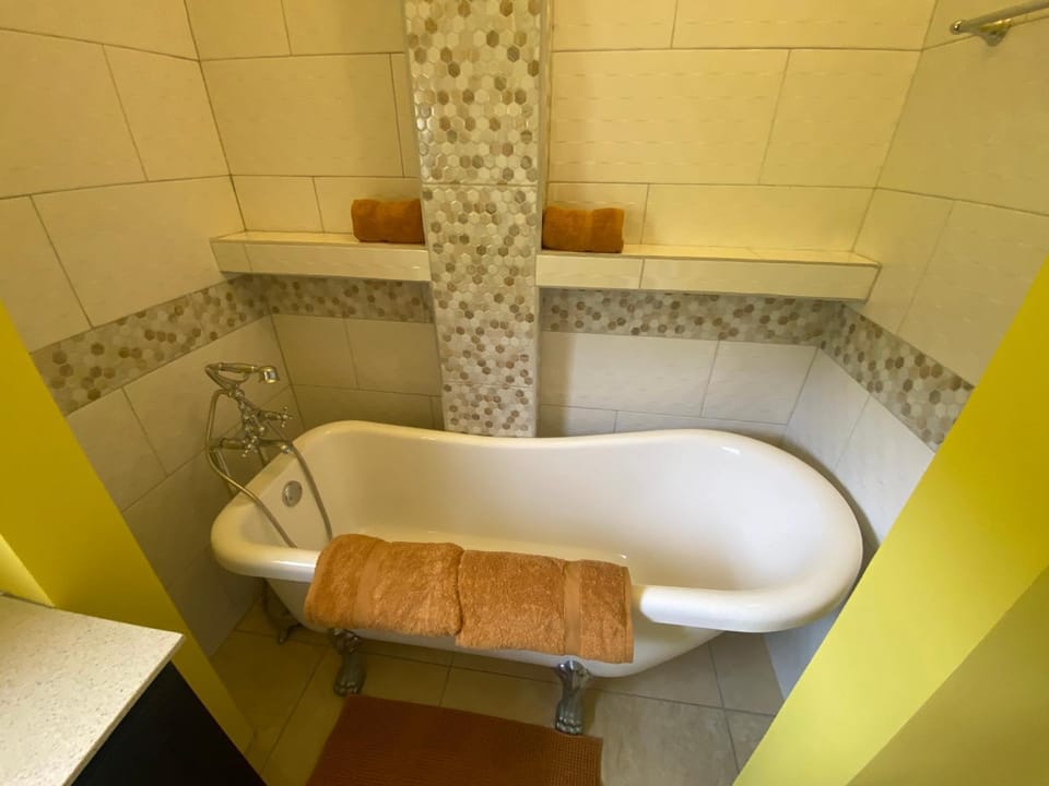 Bathroom, Bath, towels