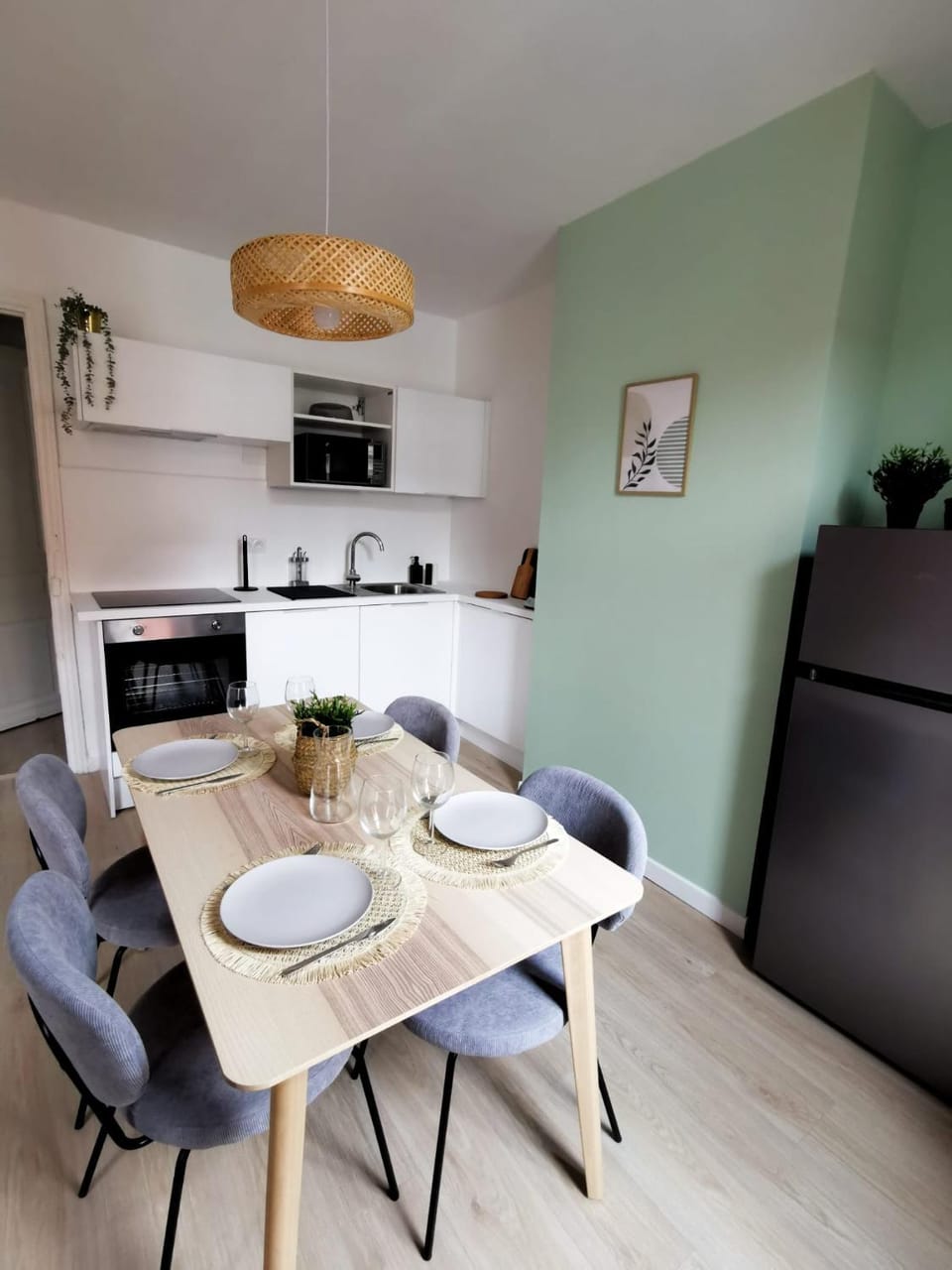 Dining area, kitchen