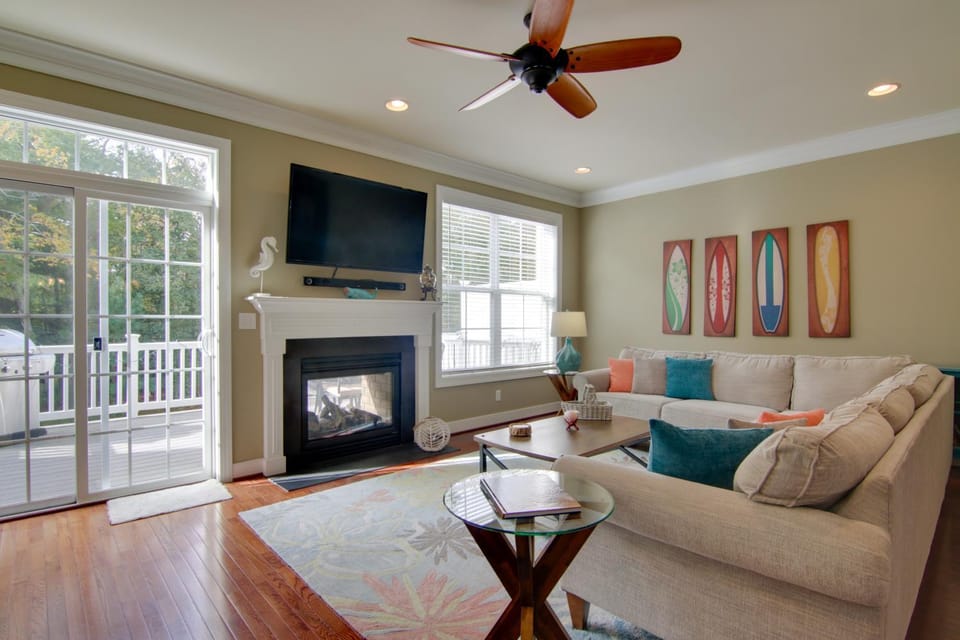 6 Mi to Rehoboth Beach: Townhome w/ Pool Access! House in Sussex County