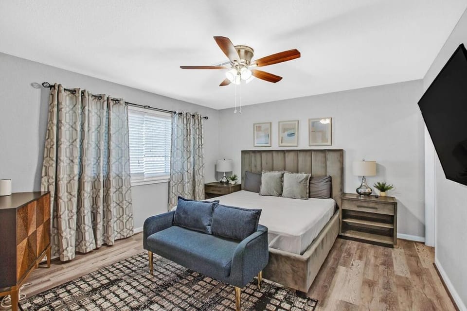 3BR, 1 Story Home w Hot tub, Grill, Sleeps 6 House in Henderson