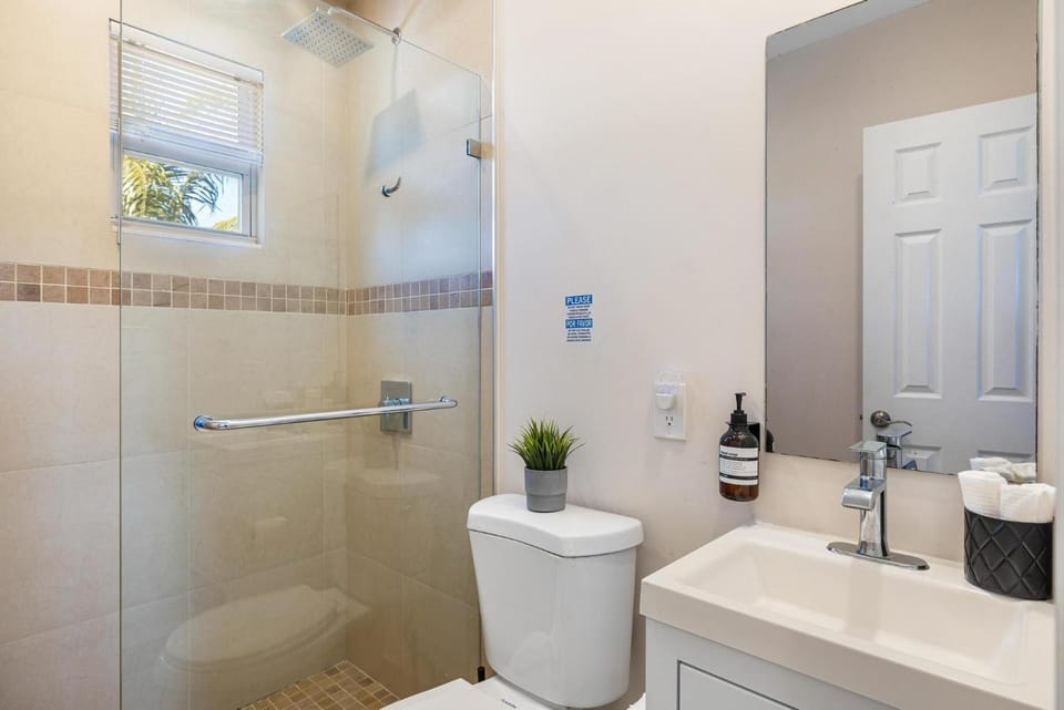Bloom Hideaway - Mins to Las Olas & Beach Apartment in Fort Lauderdale