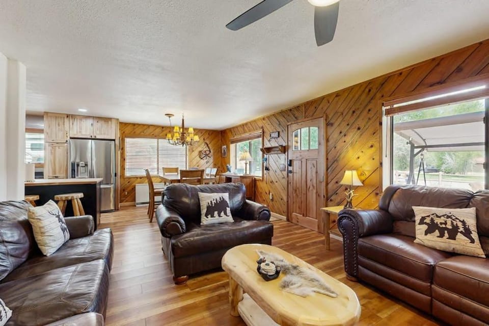 Brown Bear Cabin Cabin in Colorado
