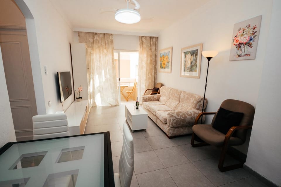 TV and multimedia, Living room, Seating area, fireplace