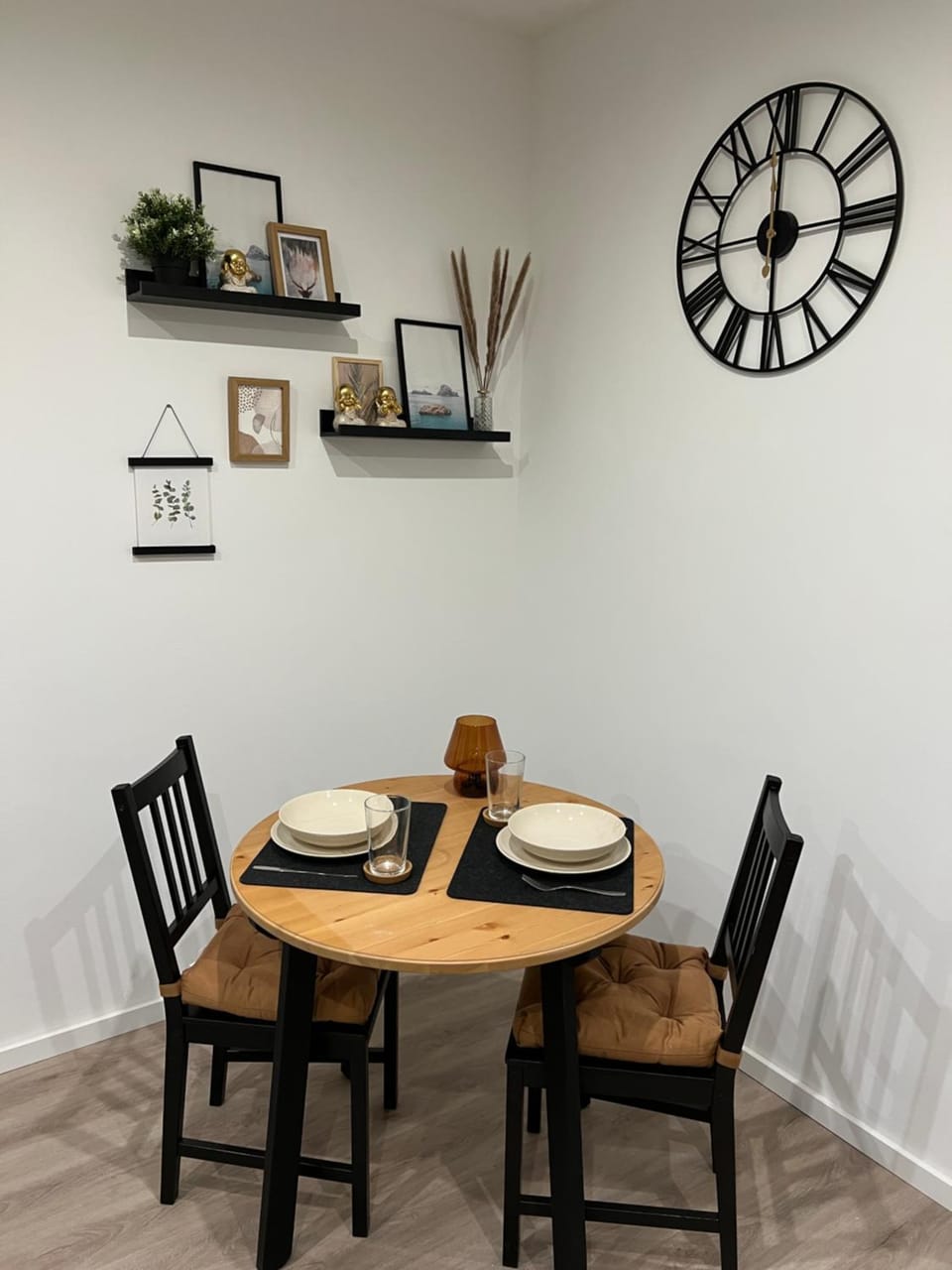 Seating area, Dining area