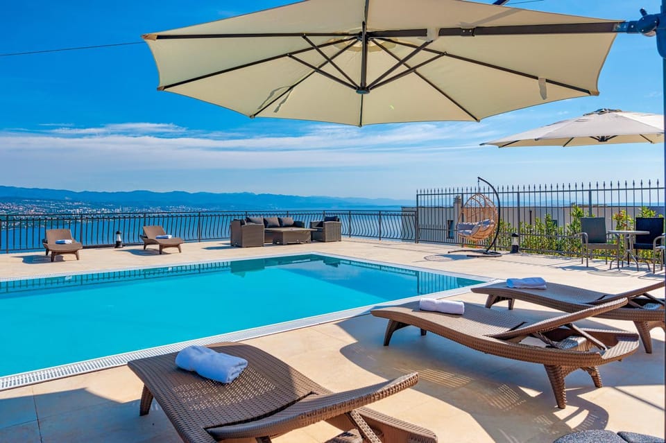 Patio, Day, Natural landscape, View (from property/room), Balcony/Terrace, Pool view, Sea view, Swimming pool, Swimming pool, sunbed