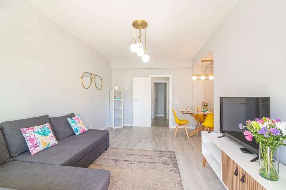 TV and multimedia, Living room, Seating area, locker, air conditioner