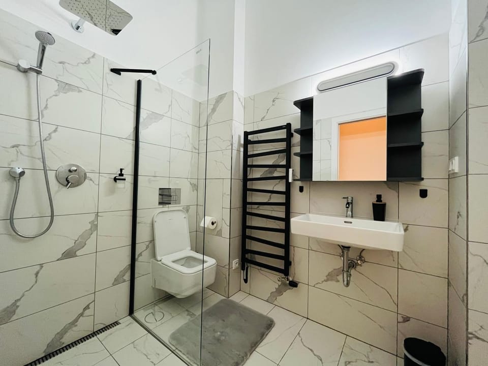 Shower, Toilet, Bathroom