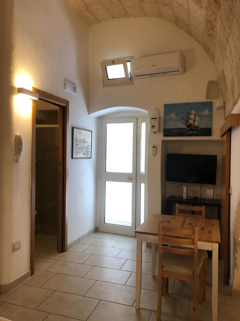 Kitchen or kitchenette, Living room, Dining area, air conditioner