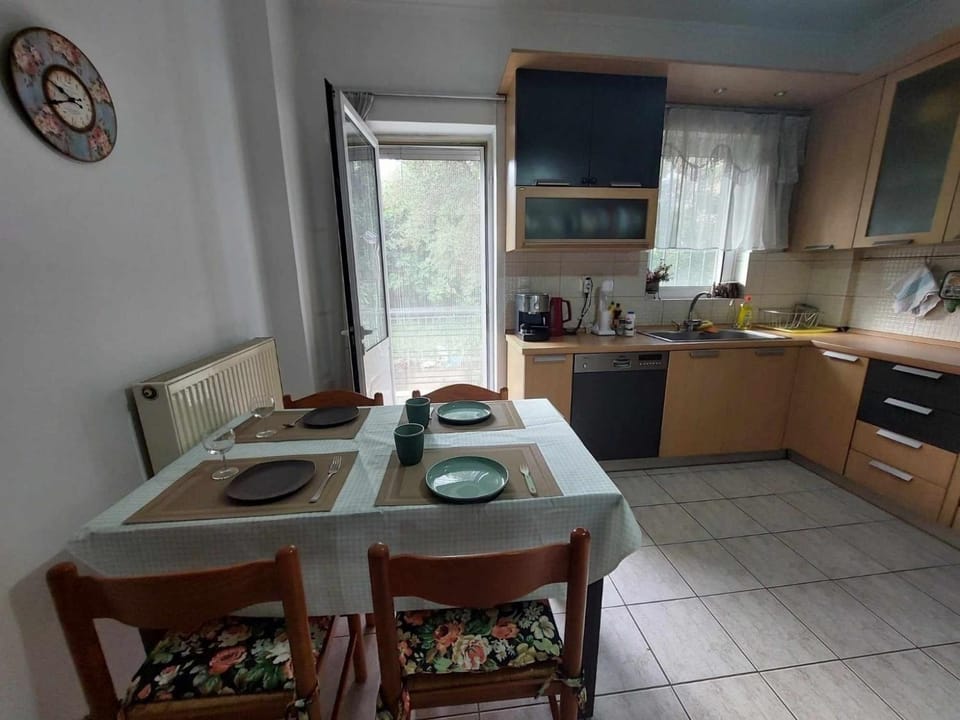Kitchen or kitchenette, oven