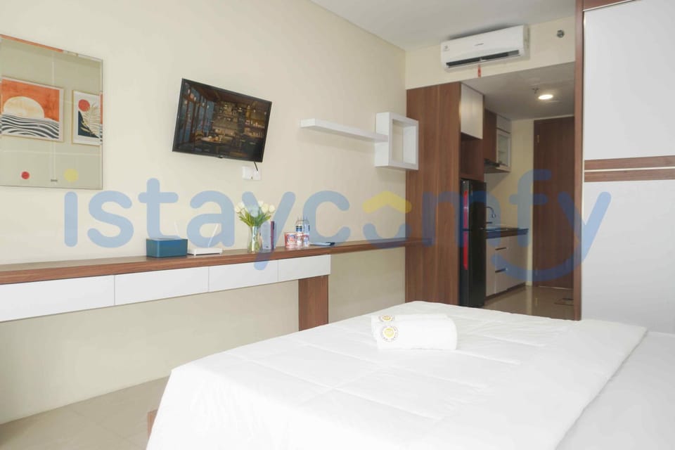Bed, TV and multimedia, Bedroom