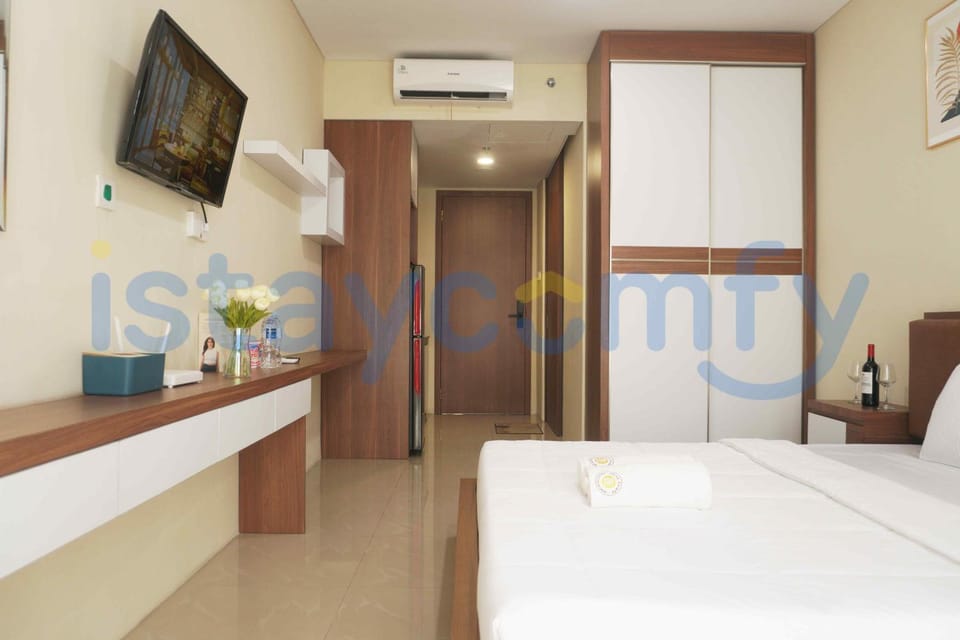 Bed, TV and multimedia, Bedroom, hair dresser