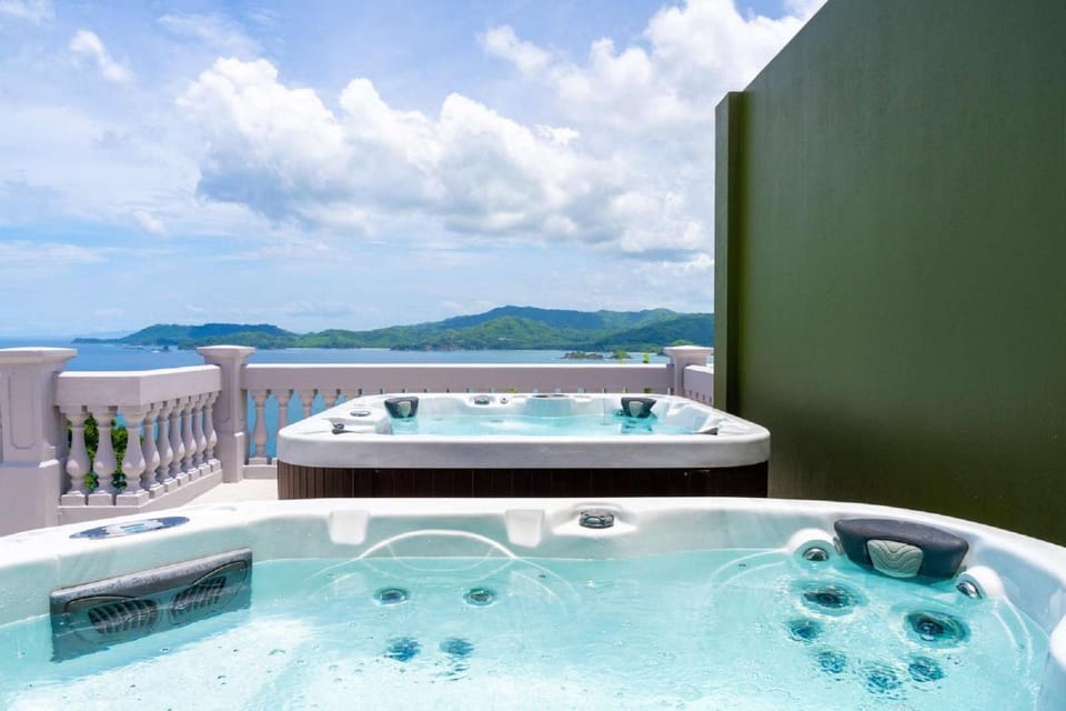 360 Splendor - Ocean-View Condo #204 in Luxury Flamingo-Complex House in Playa Flamingo