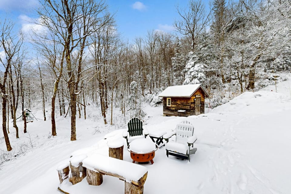 Scenic Sourbush House in Warren