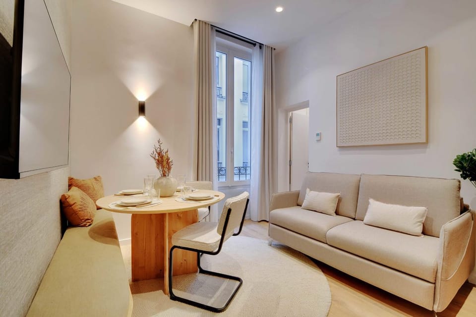 TV and multimedia, Seating area