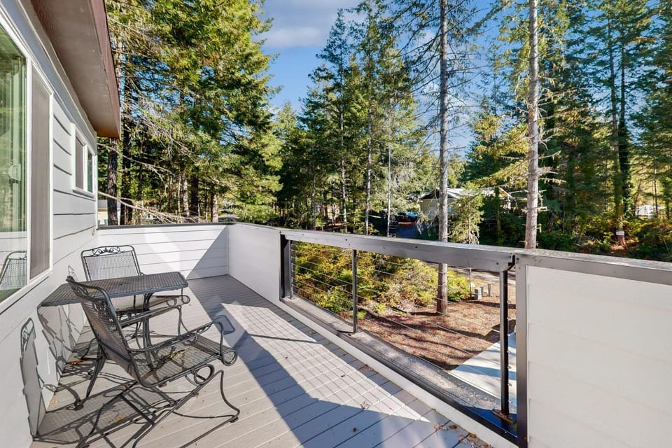 Fjord Luxury Golf Retreat House in Puget Sound