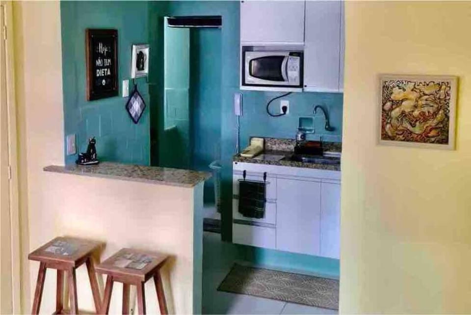 Kitchen or kitchenette, minibar