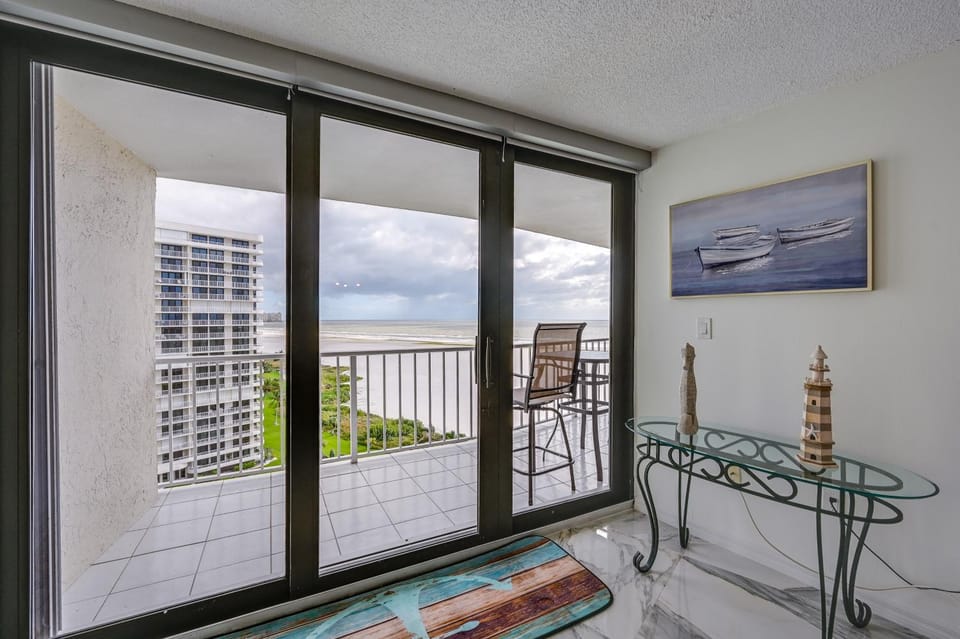 Beachfront Marco Island Condo w/ Pool Access! House in Marco Island