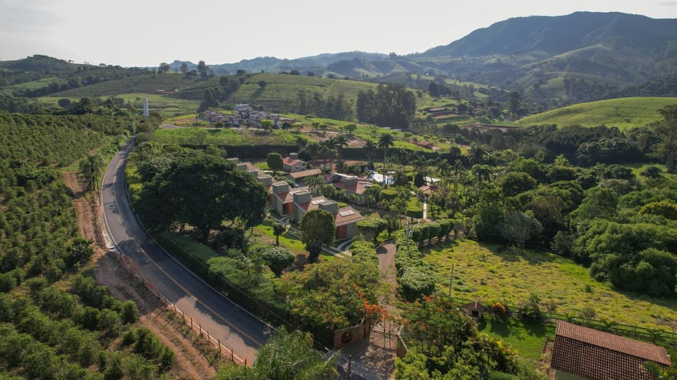 Day, Natural landscape, Bird's eye view, Mountain view, Street view, Quiet street view